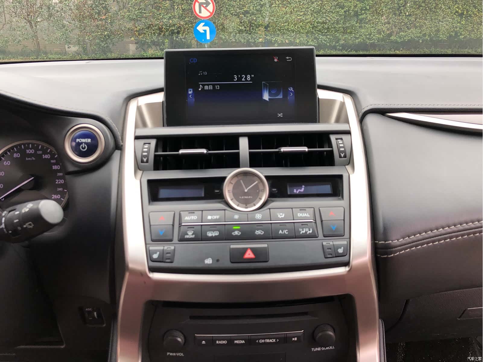 Lexus NX, 2016 10