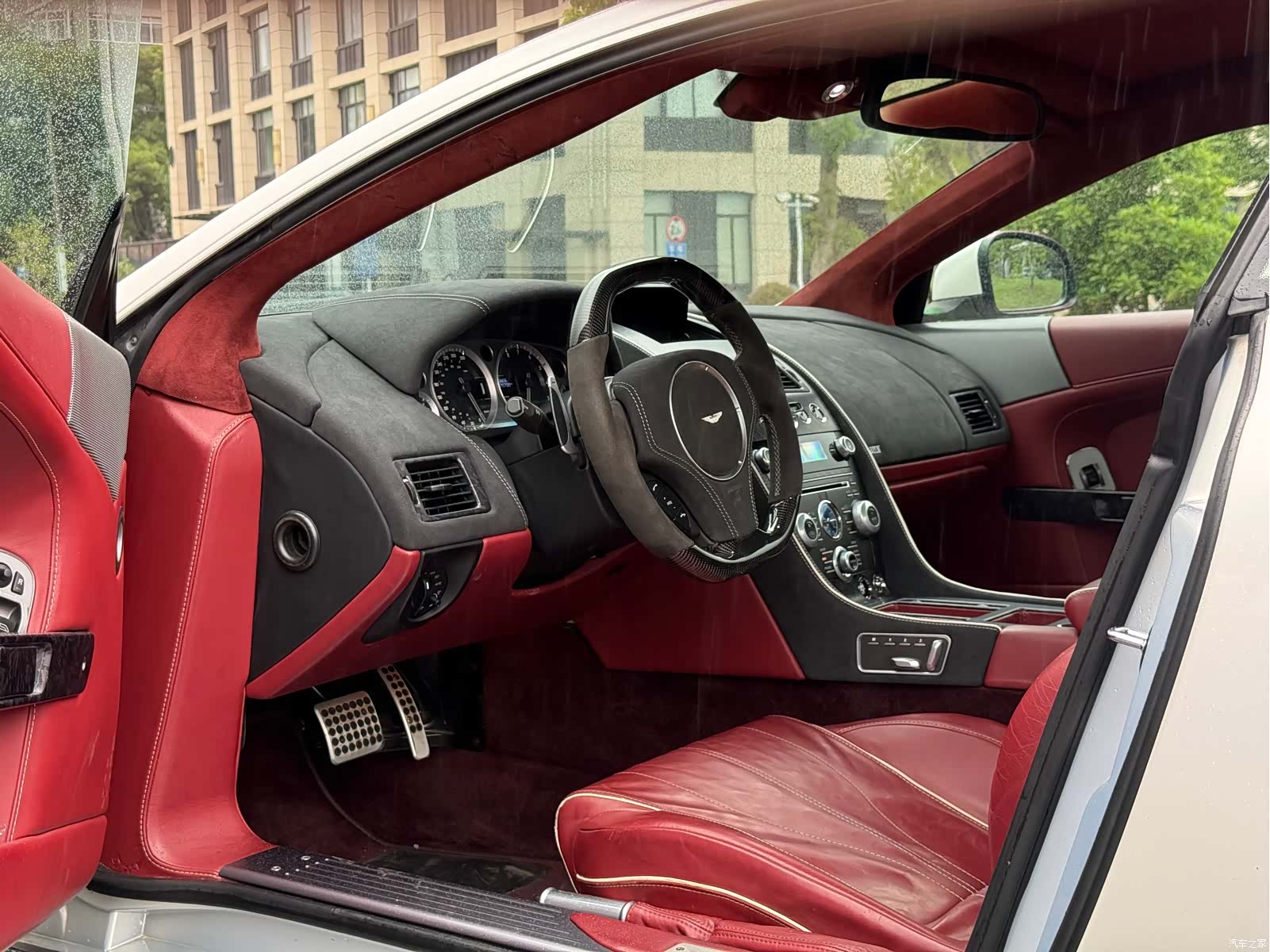 Aston Martin DB9, 2015 10