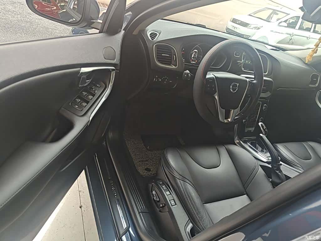 Volvo V40, 2017 16