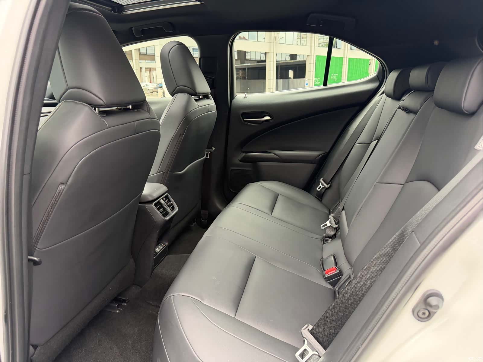 Lexus UX, 2022 все фото