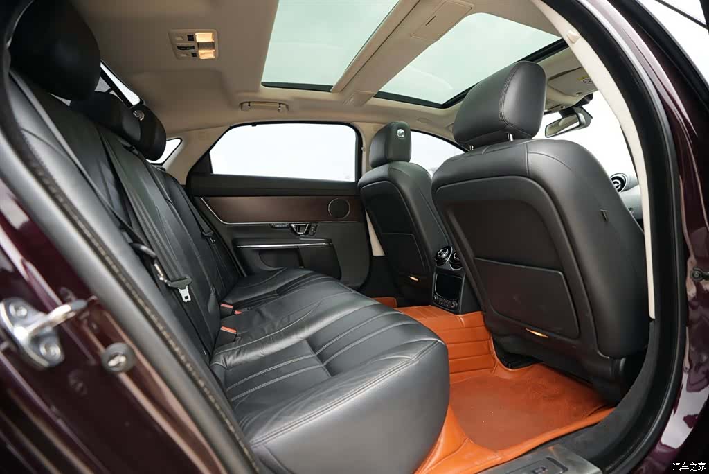 Jaguar XJ, 2017 11
