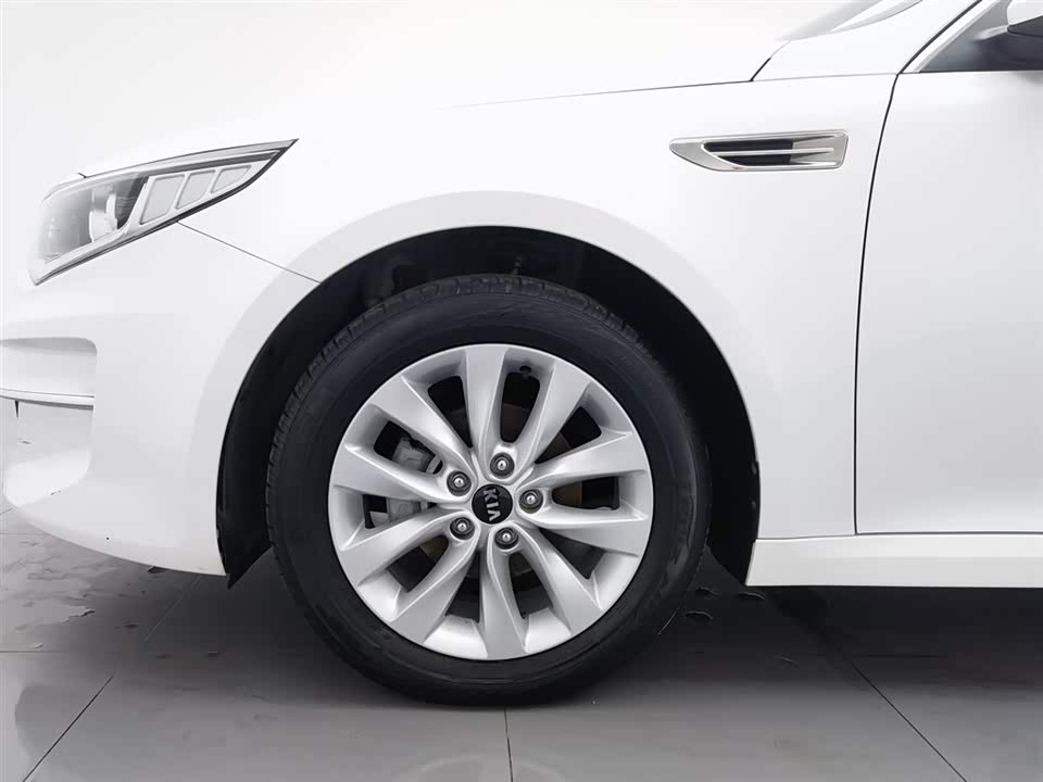 Kia K5 Kia K5