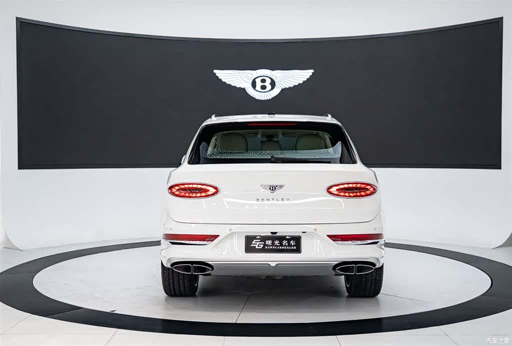 Bentley Bentayga, 2023 все фото