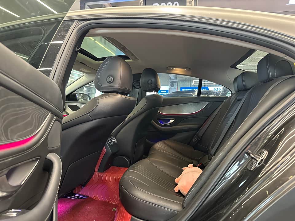 Mercedes-Benz CLS Mercedes-Benz CLS