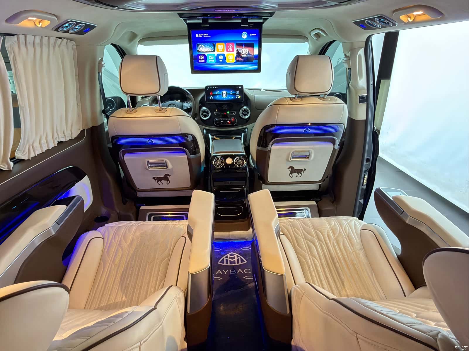 Mercedes-Benz 7, 2023 15