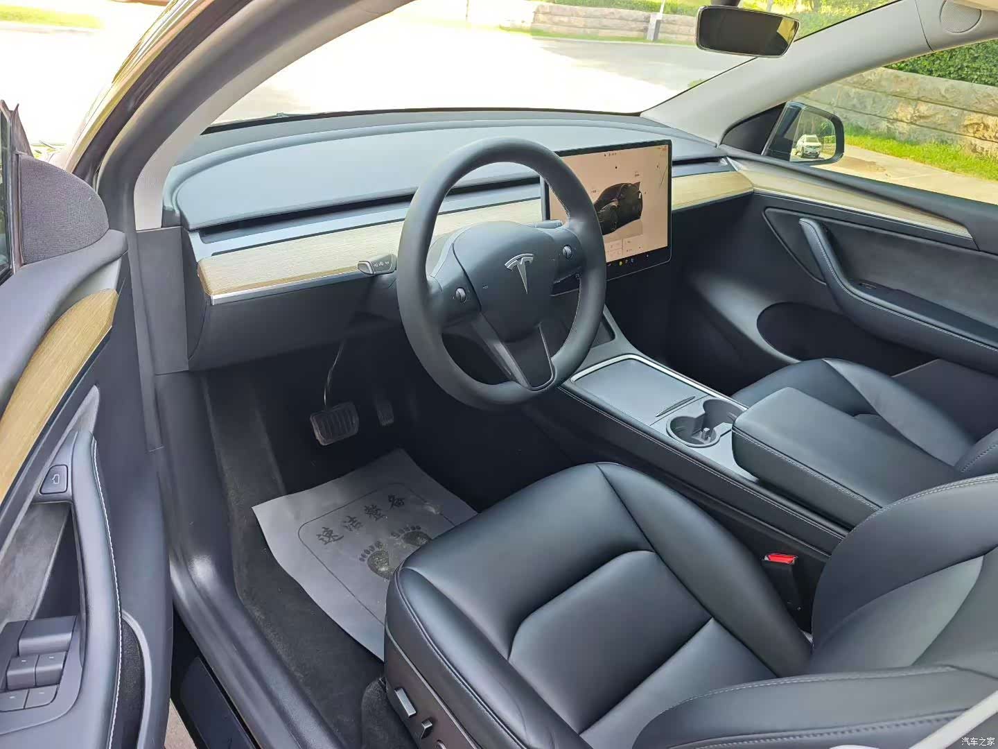 Tesla Model Y, 2023 4