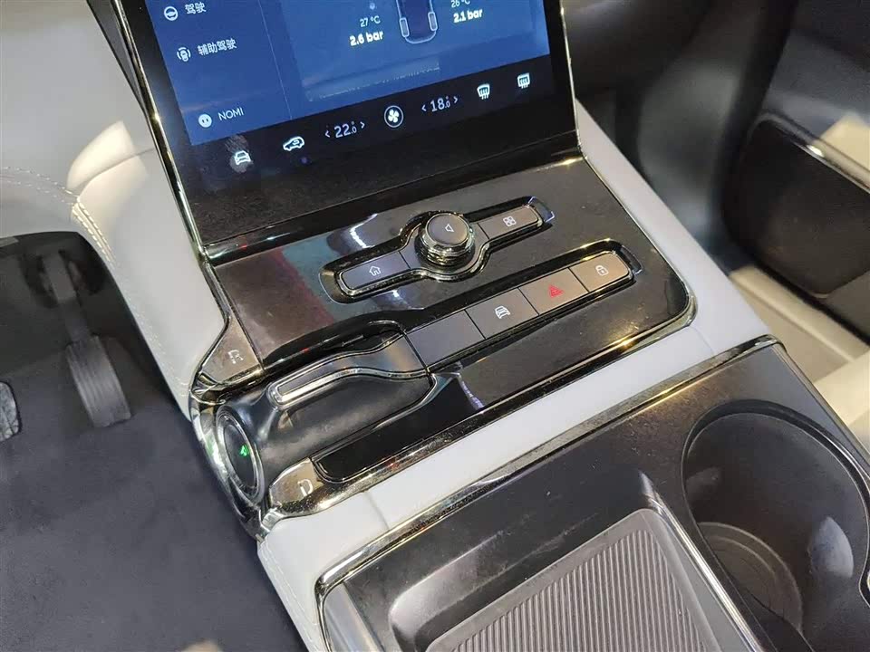 NIO ES8