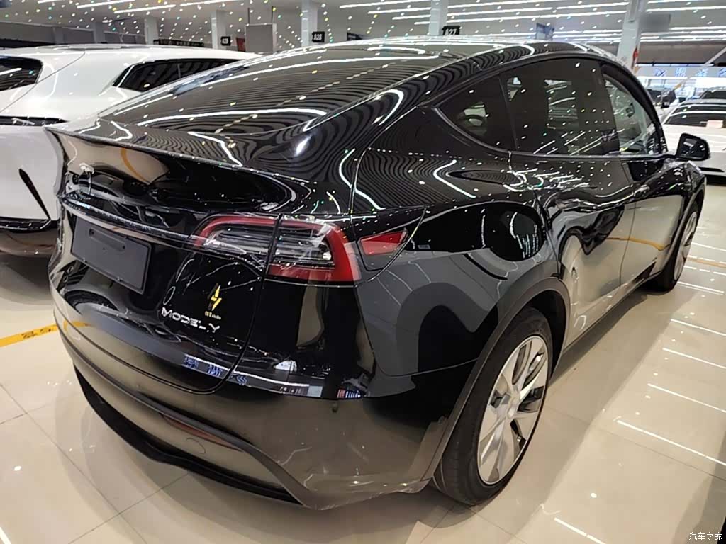 Tesla Model Y, 2023 7