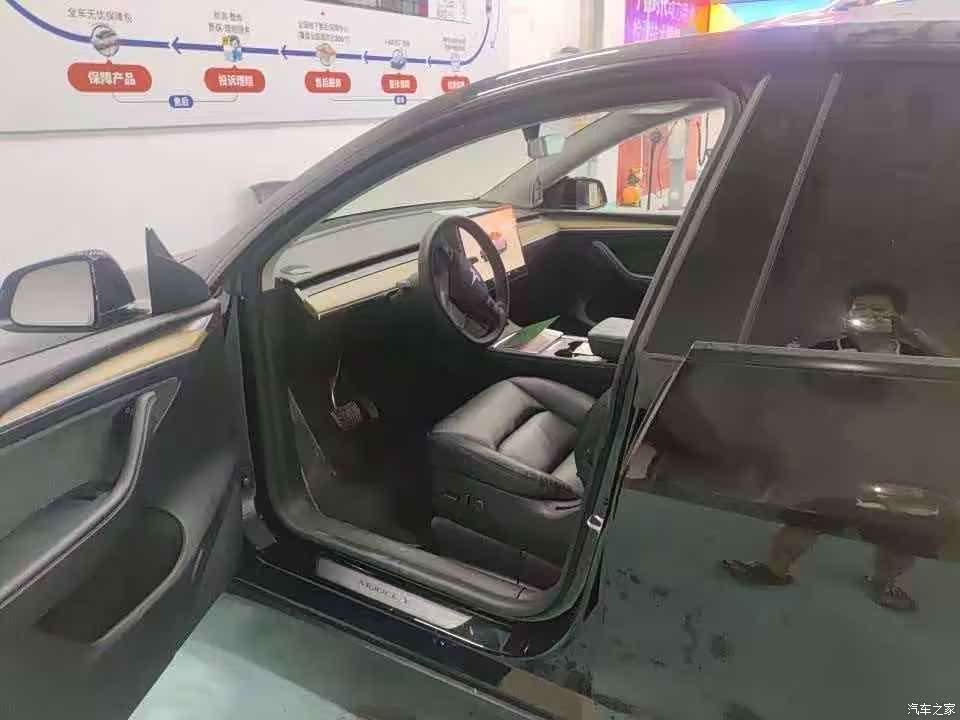 Tesla Model Y, 2022 3