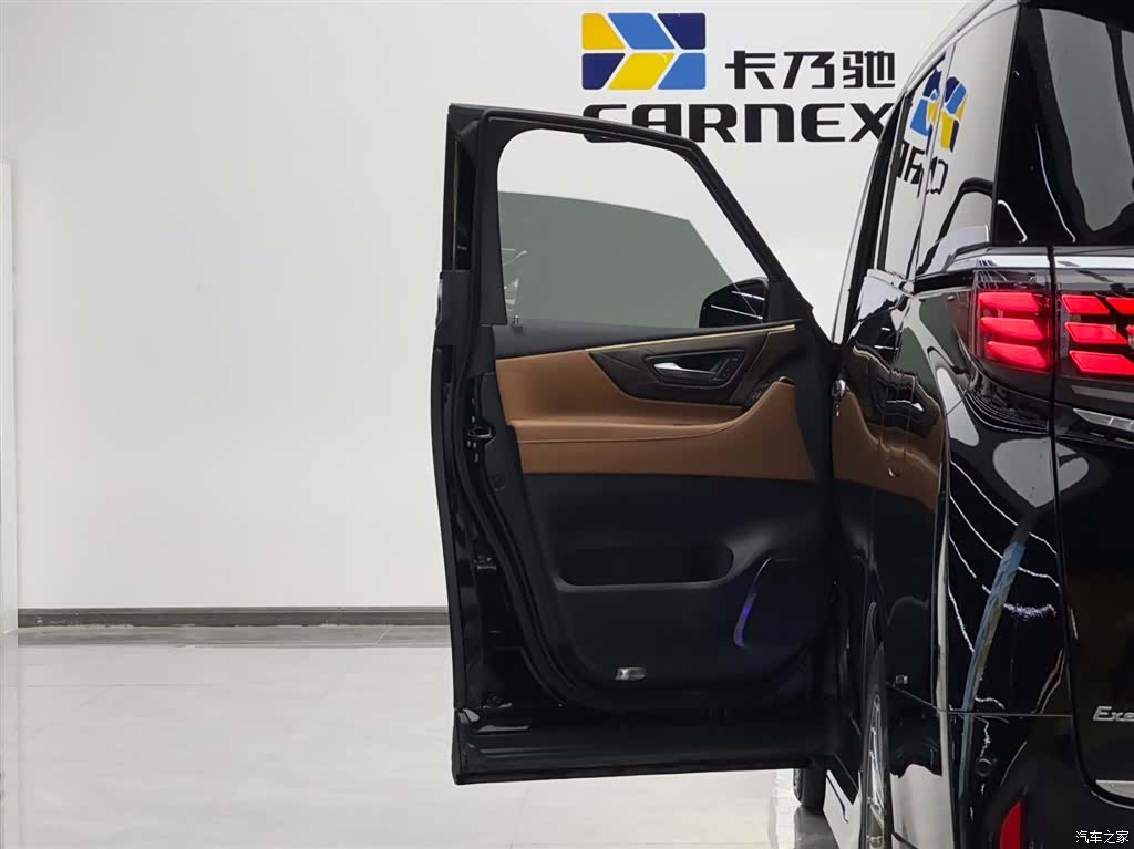 Toyota Alphard, 2023 все фото