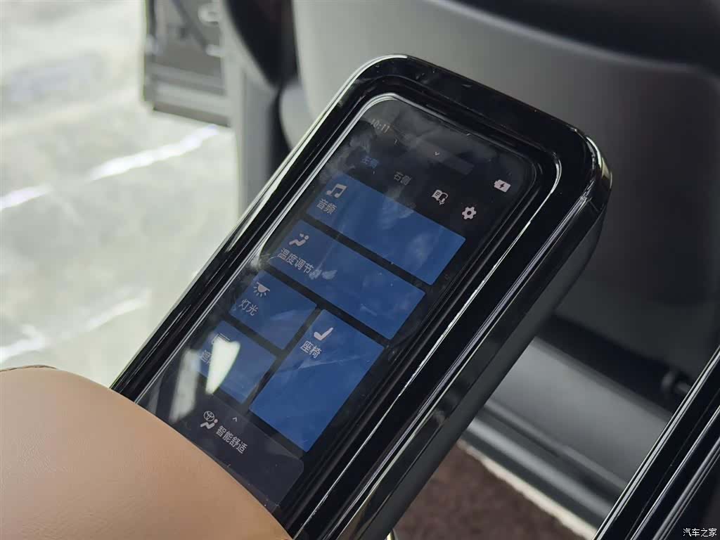 Toyota Alphard, 2023 9