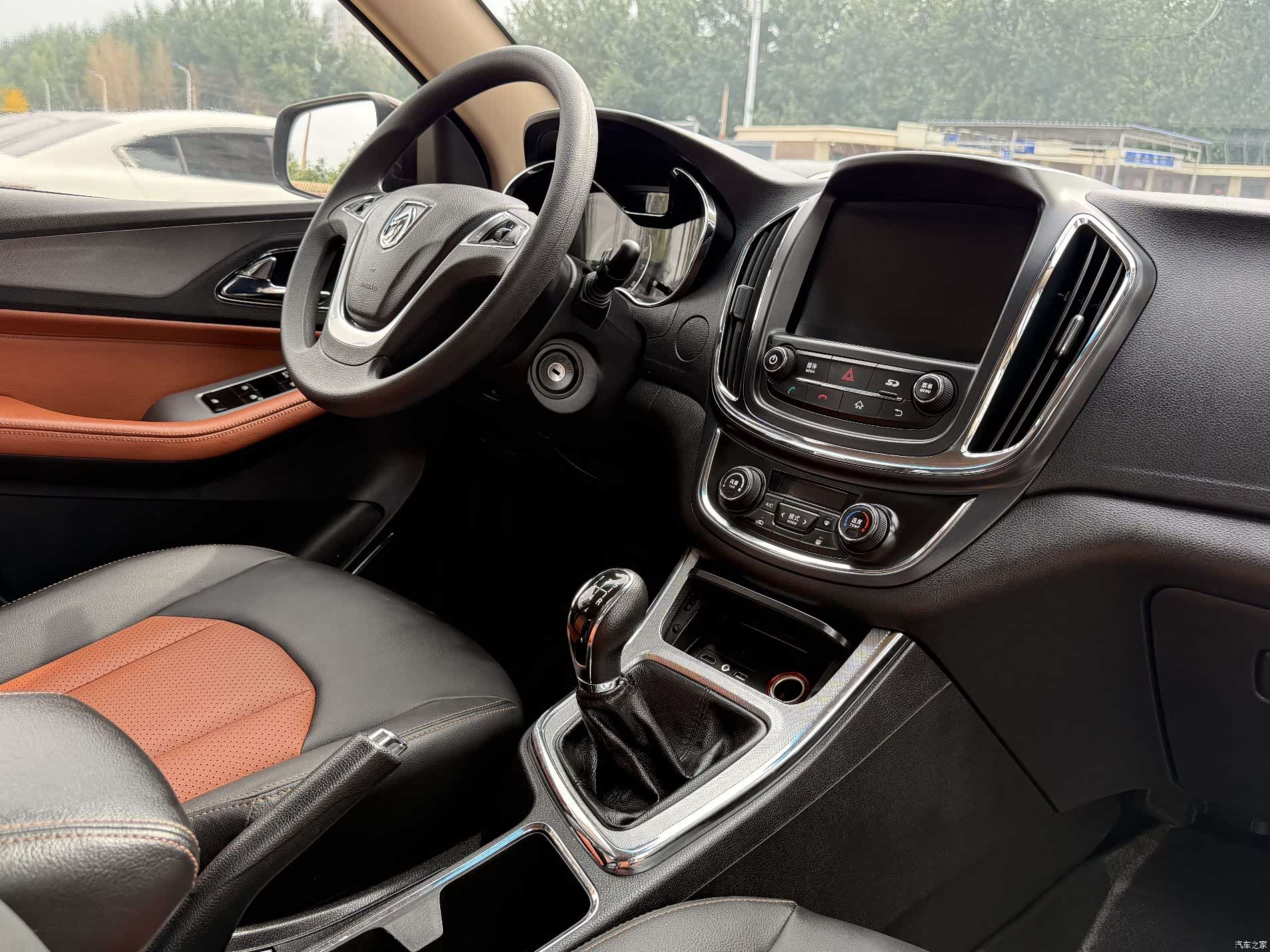 Wuling 560, 2015 19