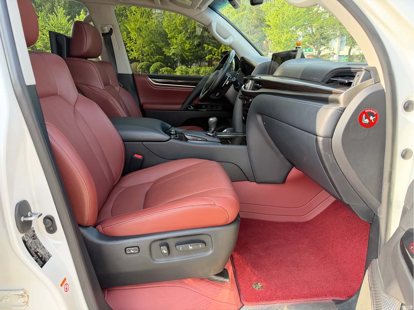 Lexus LX, 2019 13