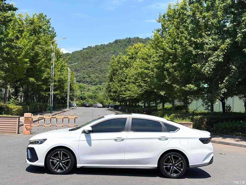 Geely Binray, 2022 12