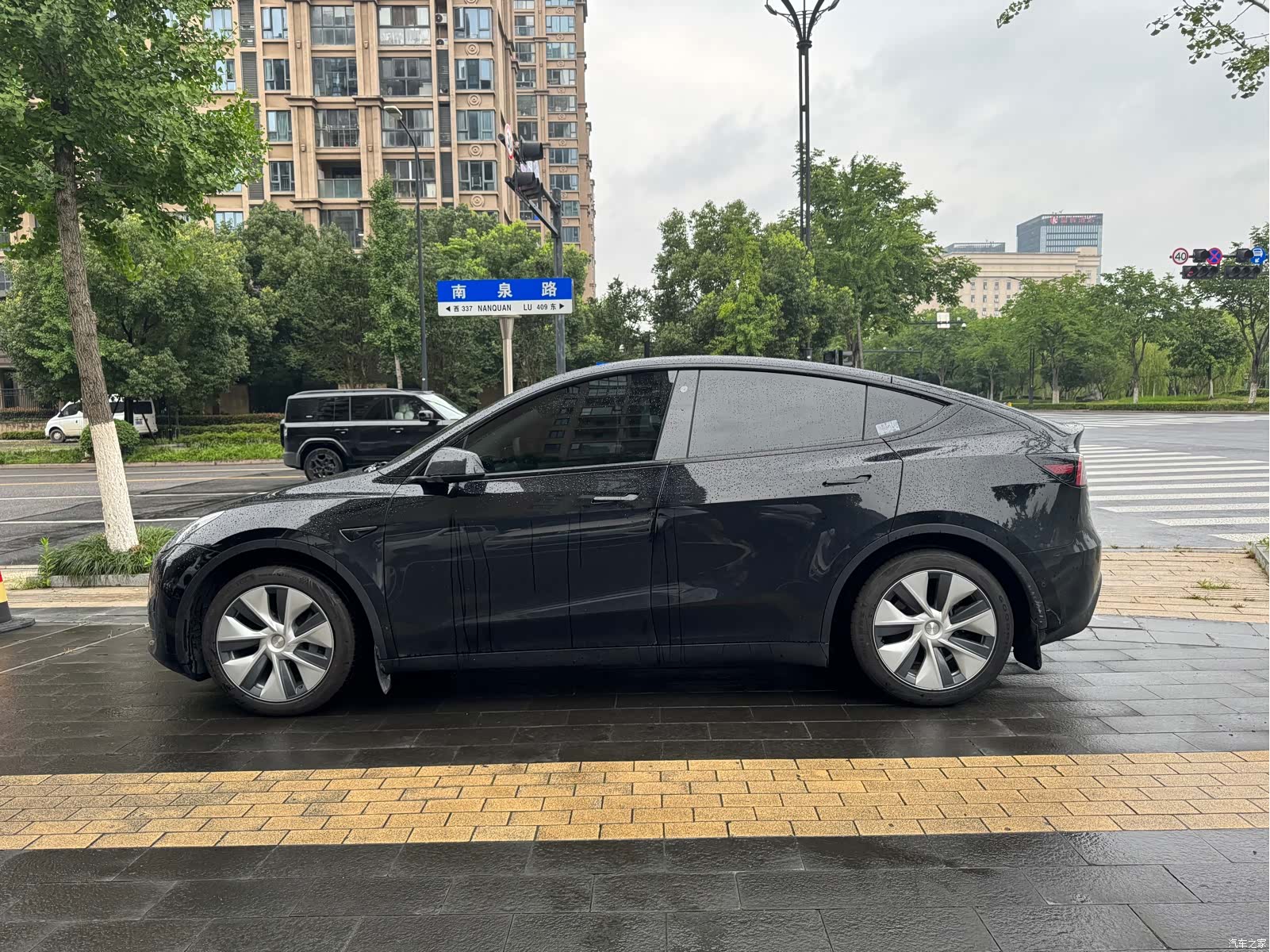 Tesla Model Y, 2023 3
