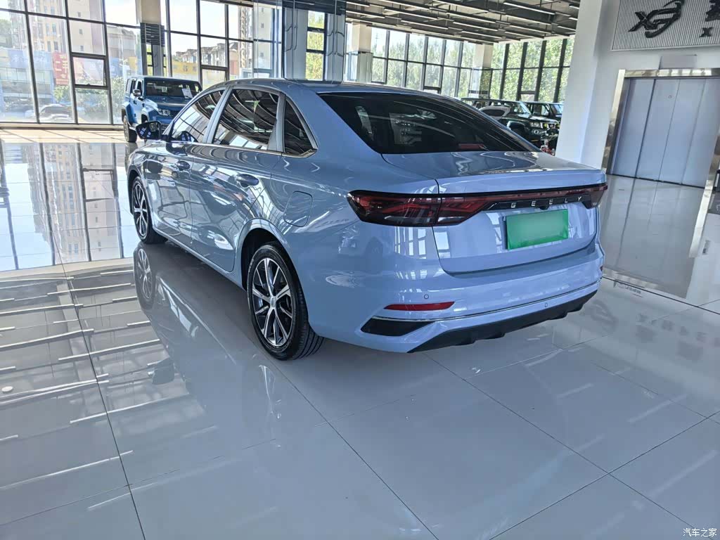Geely Emgrand, 2023 9
