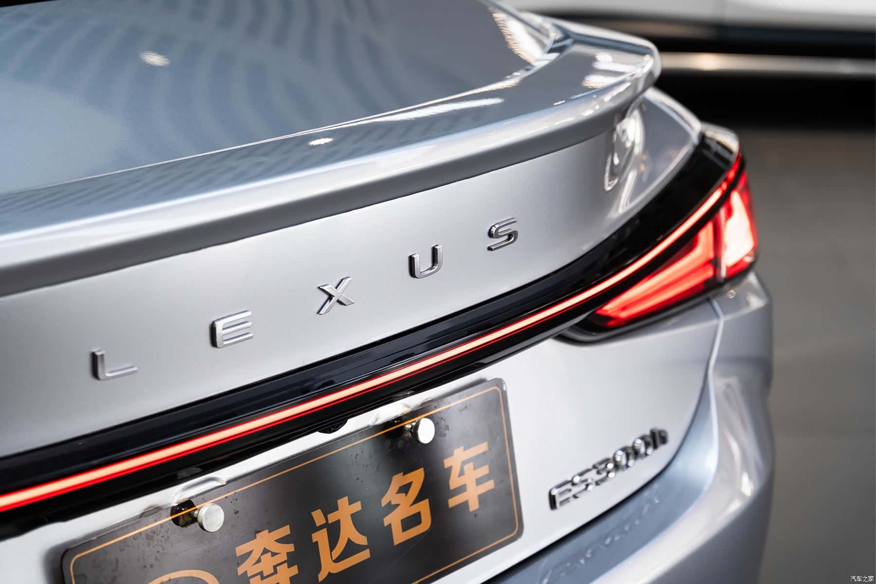 Lexus ES, 2025 7