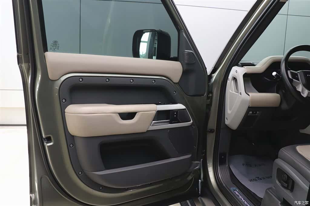 Land Rover Defender, 2021 10