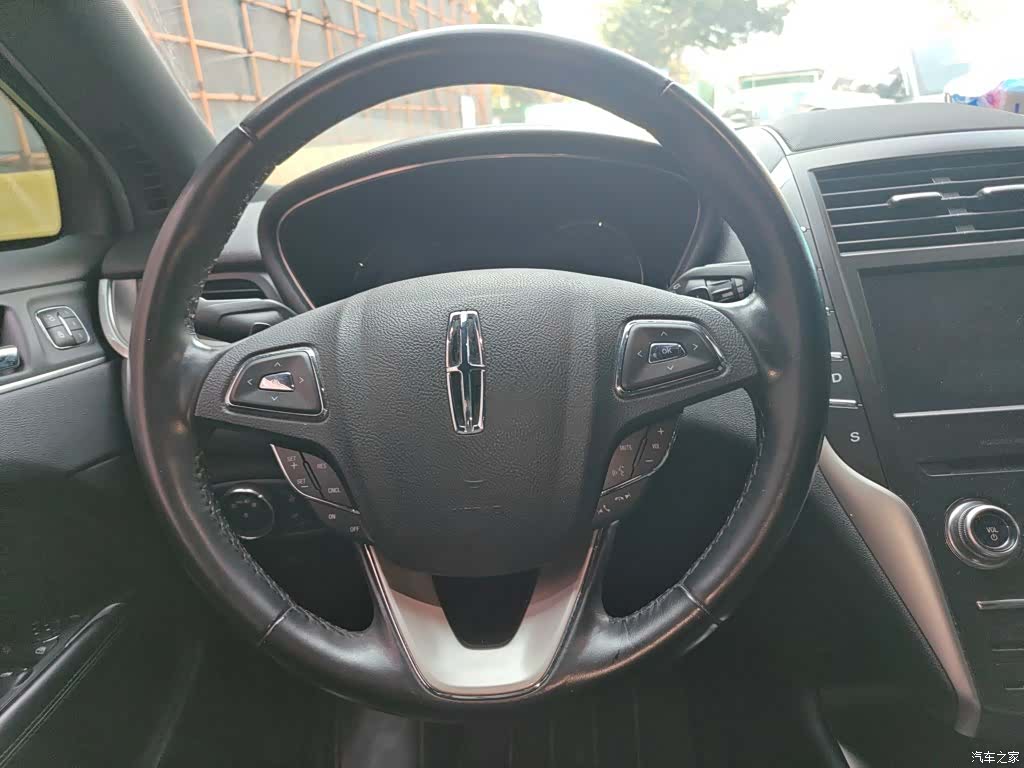 Lincoln MKC, 2019 3