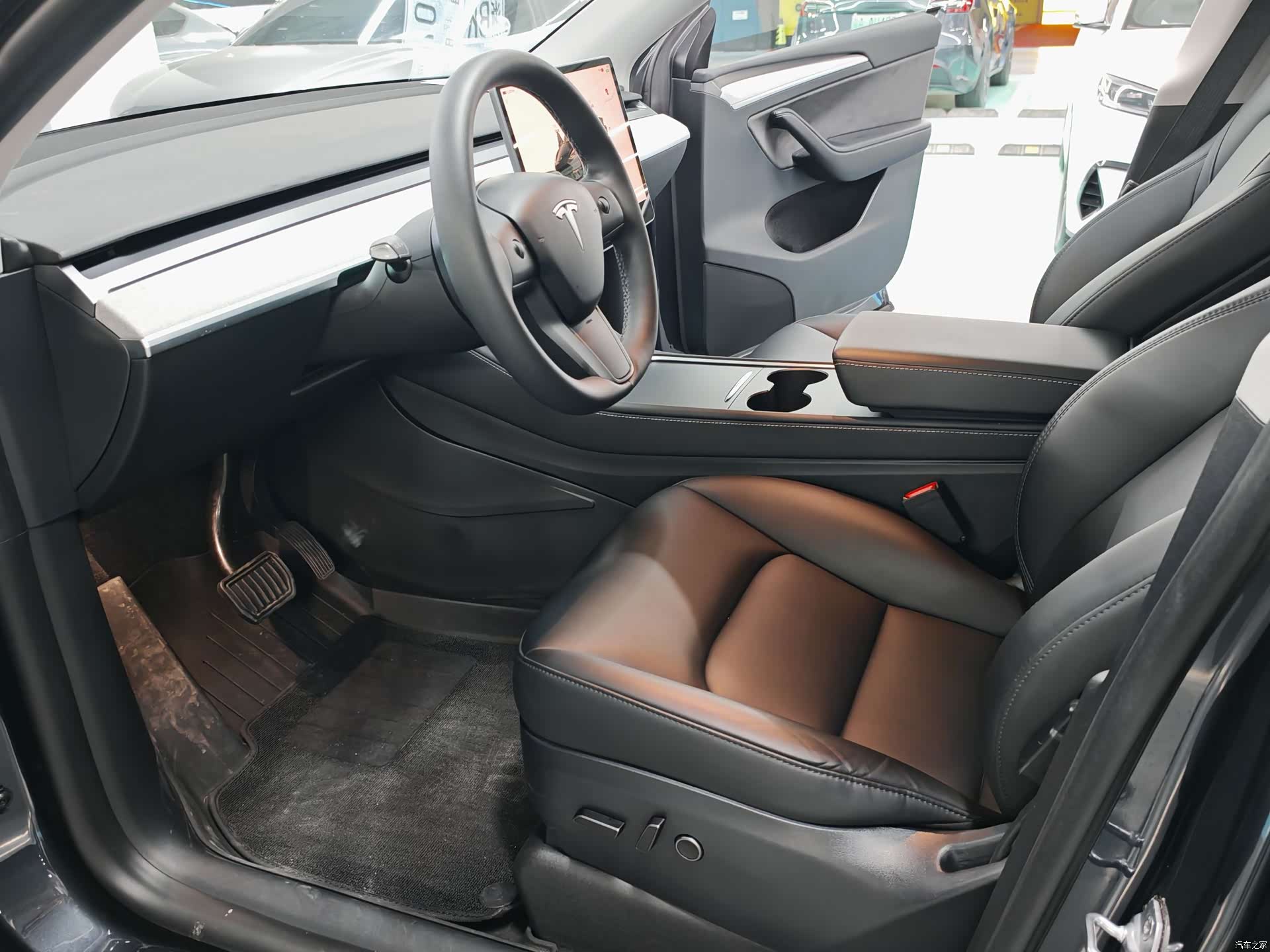 Tesla Model Y, 2024 8