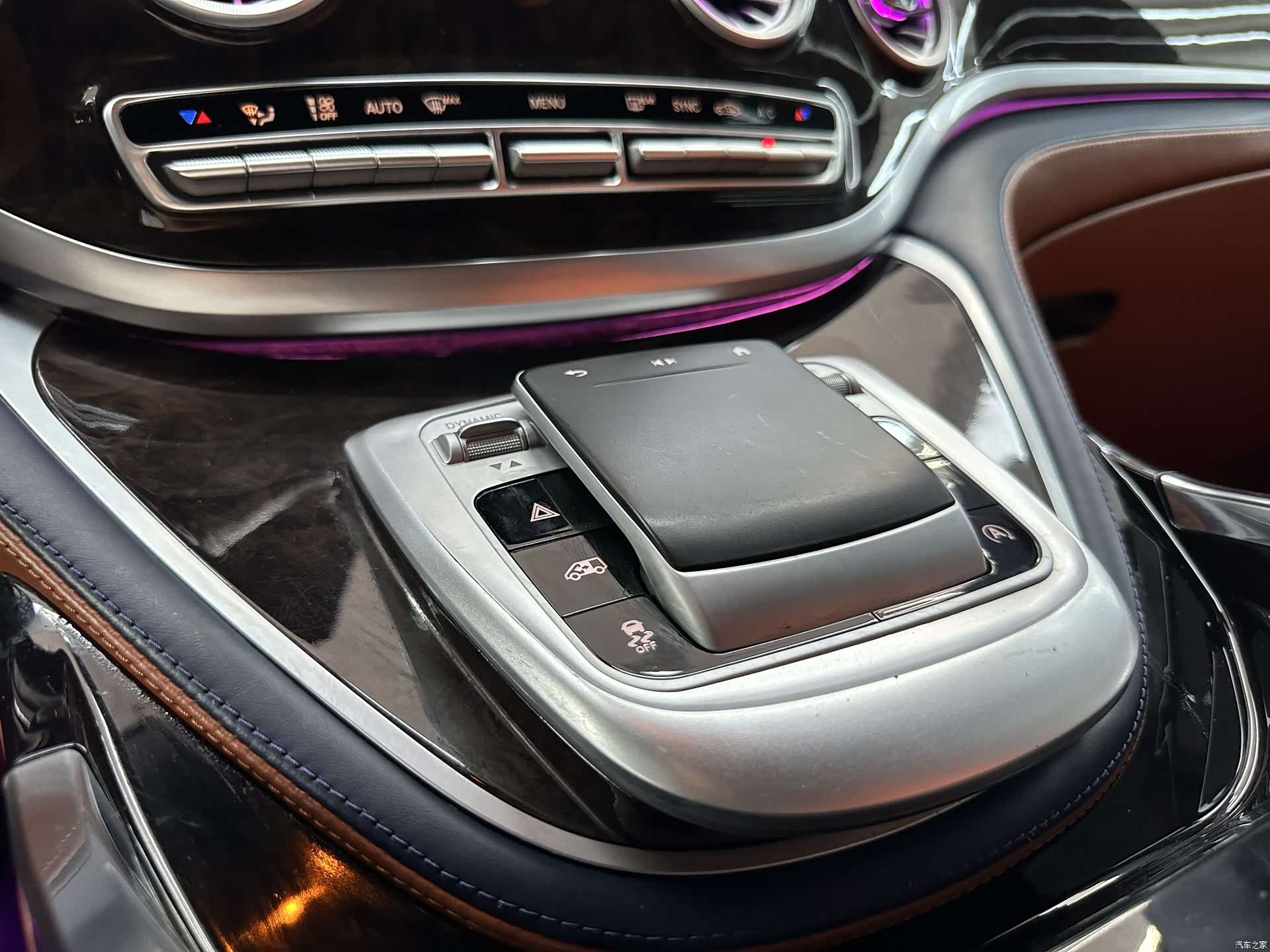 Mercedes-Benz 7, 2023 12