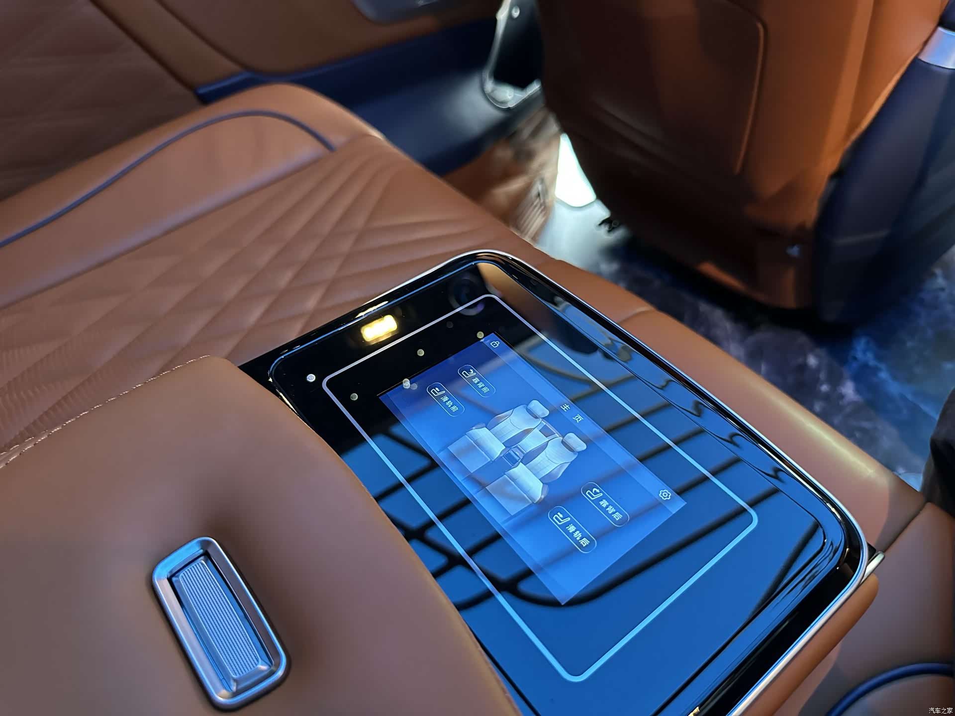 Mercedes-Benz 7, 2023 20