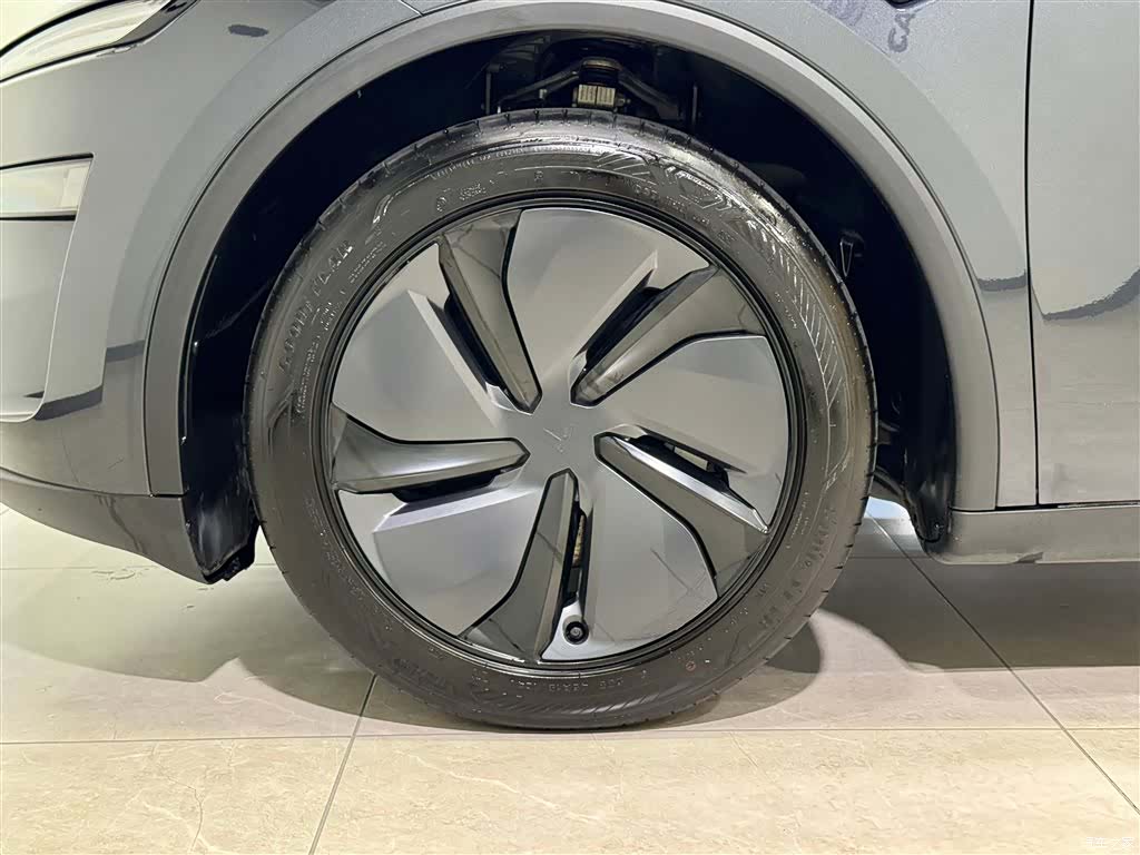 Tesla Model Y, 2025 10