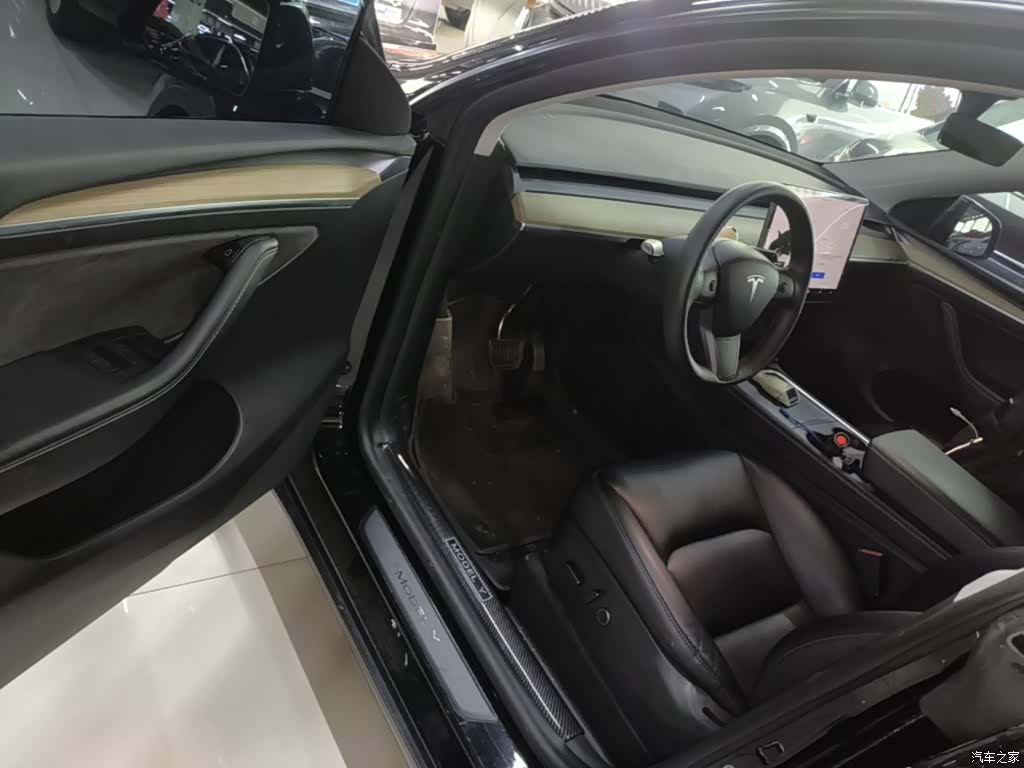 Tesla Model Y, 2023 16