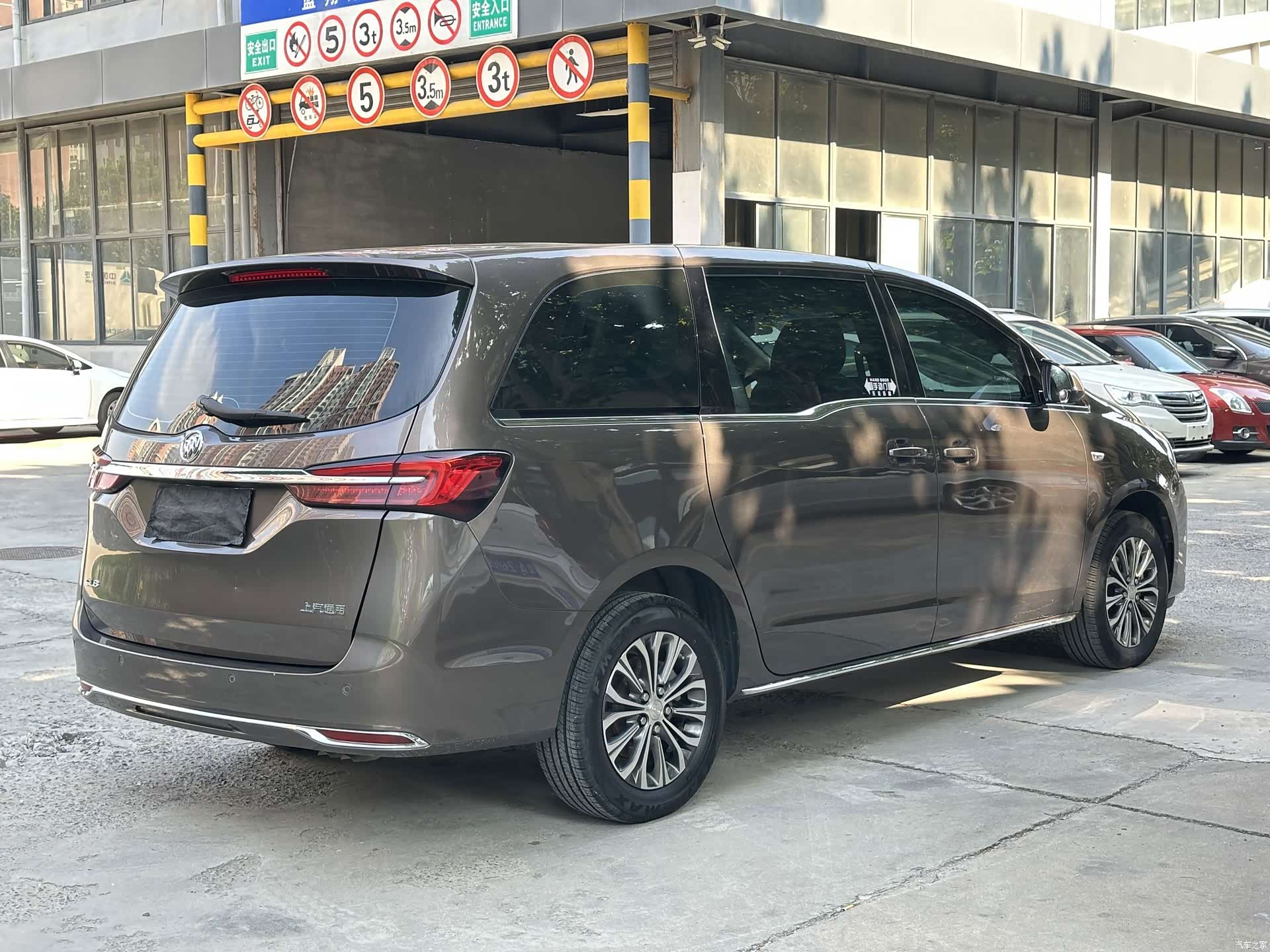 Buick GL8, 2023 4