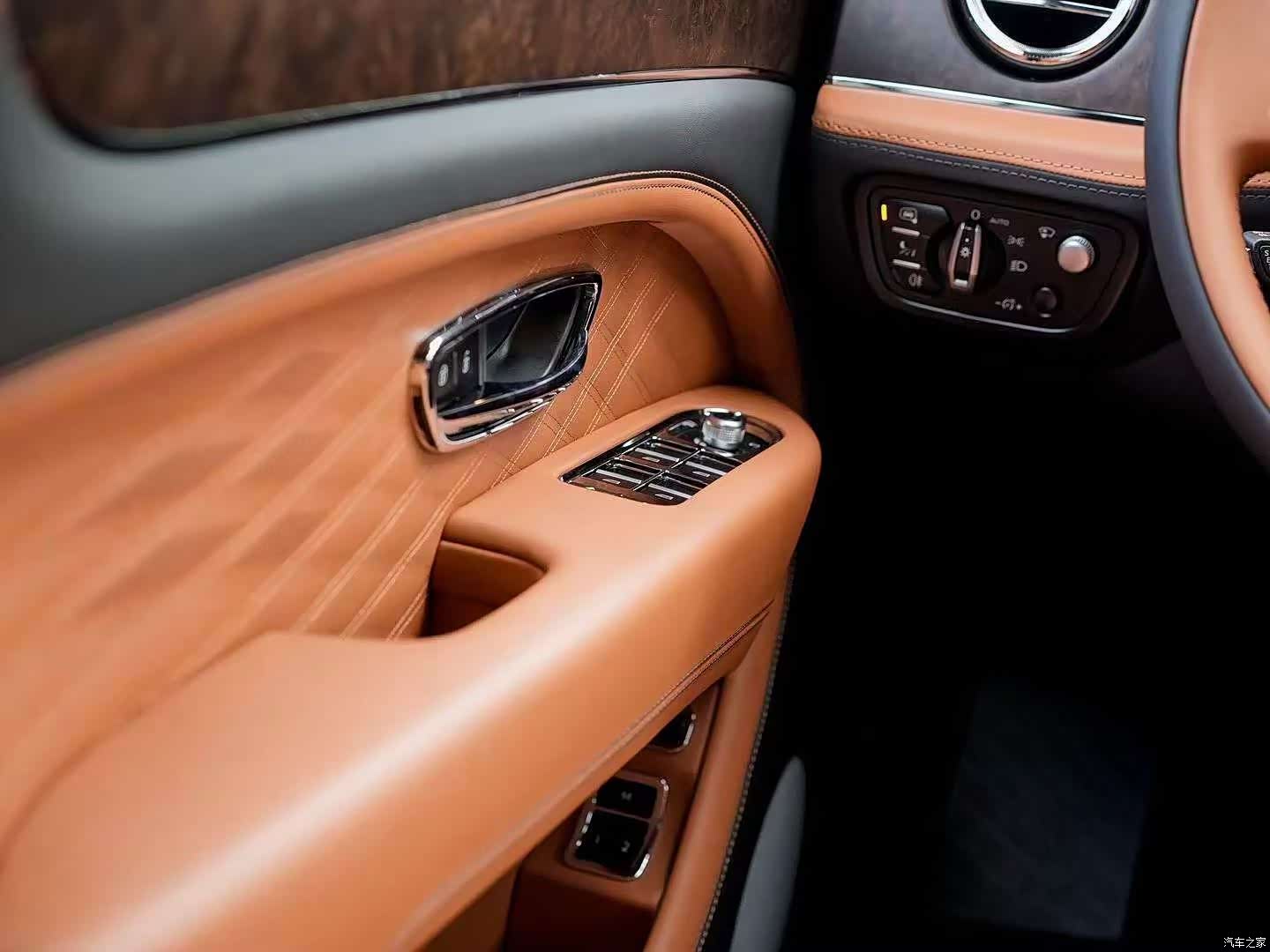 Bentley Bentayga, 2023 6