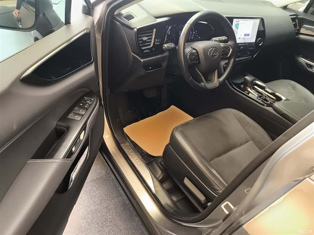 Lexus NX, 2023 16