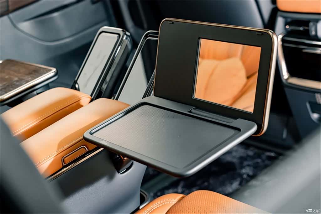 Toyota Alphard, 2025 30