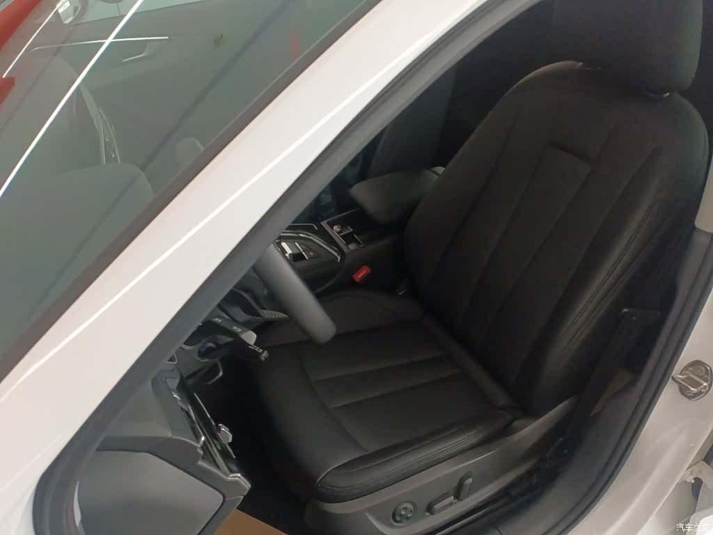 Audi A4L, 2019 11
