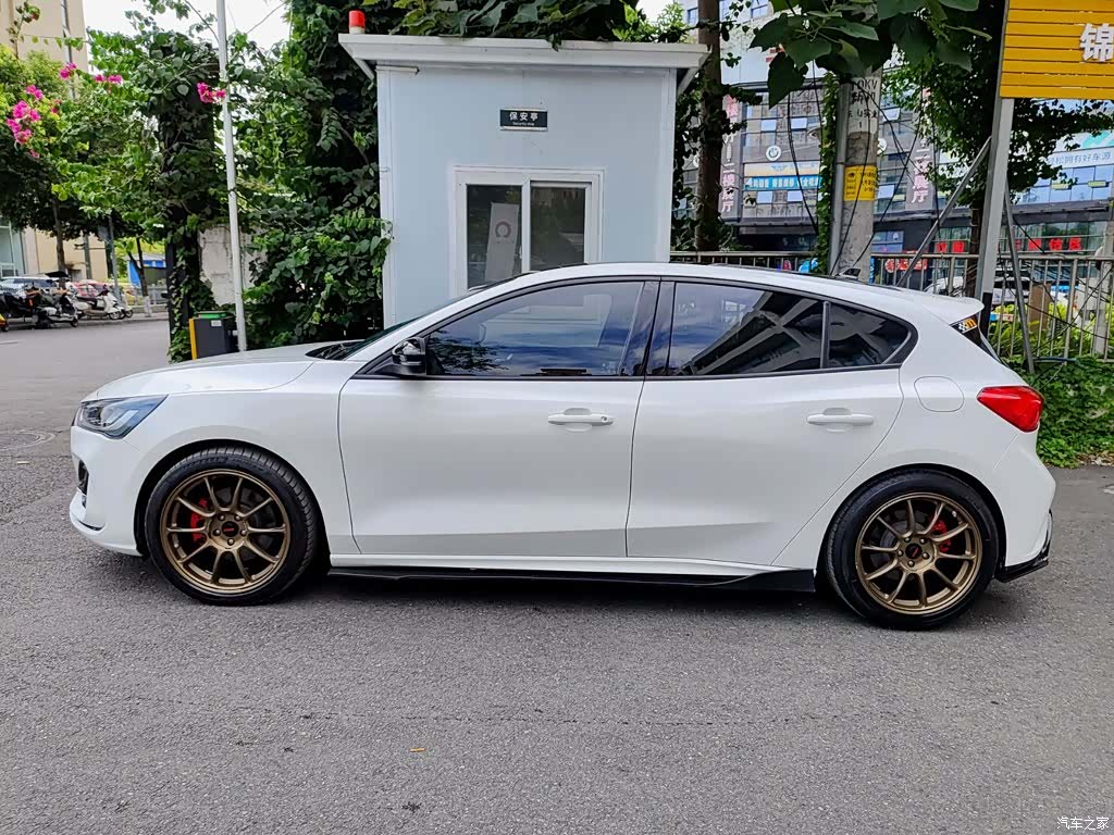 Ford Focus, 2023 3