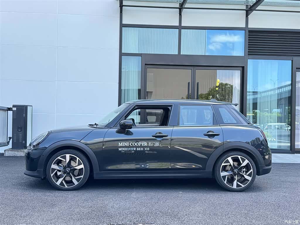 Mini Cooper, 2024 3