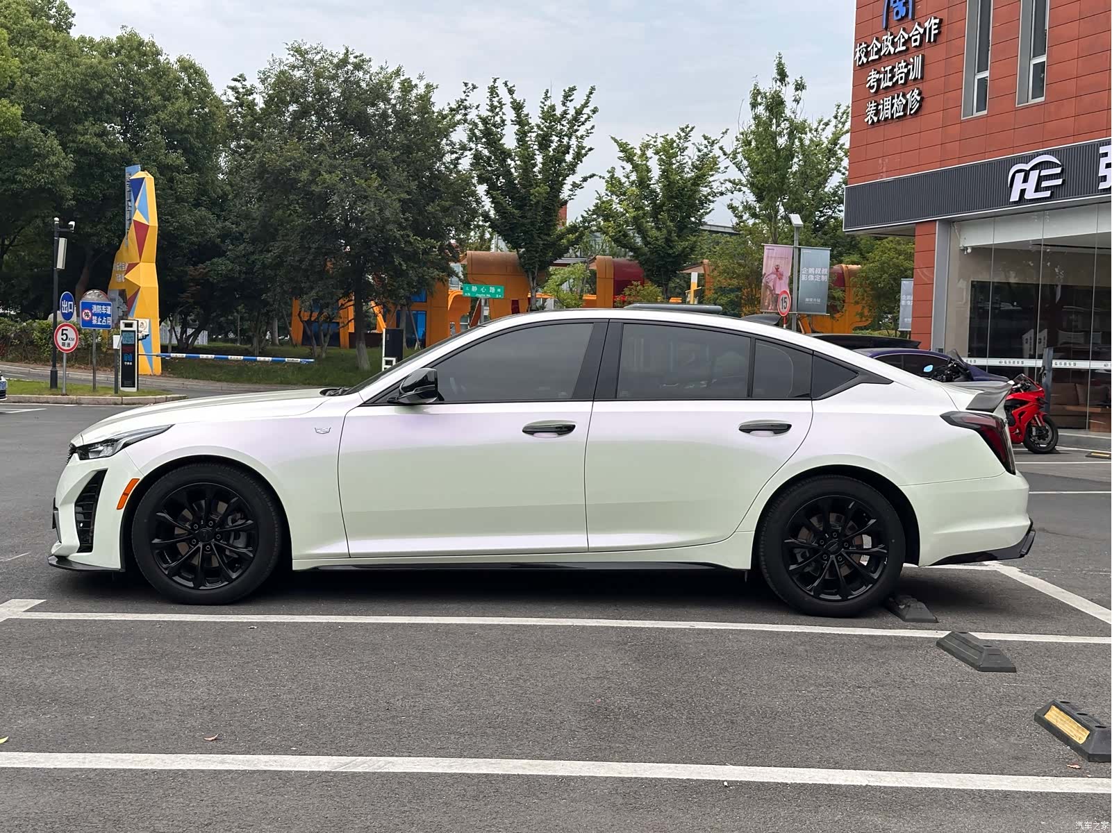 Cadillac CT5, 2022 все фото