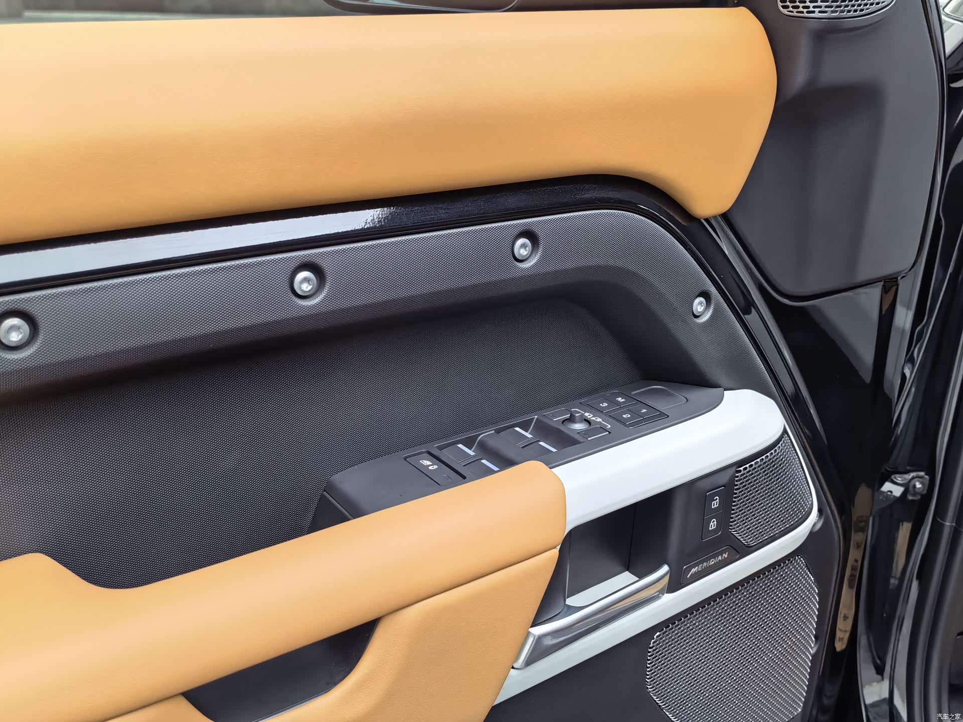 Land Rover Defender, 2024 19