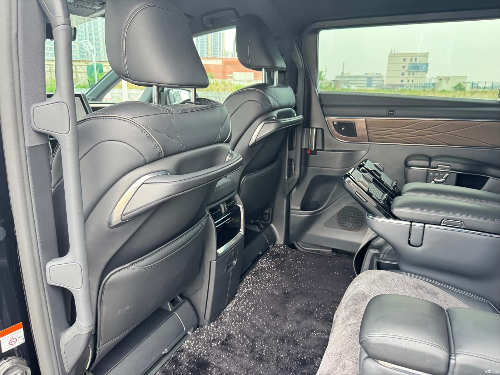 Toyota Alphard, 2024 17