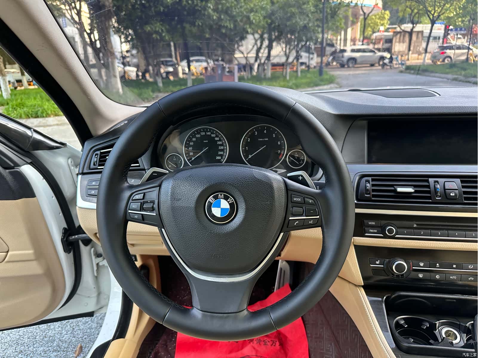 BMW 5 Series, 2011 16