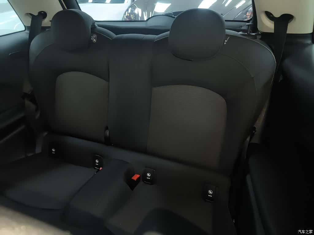 Mini ONE, 2019 13