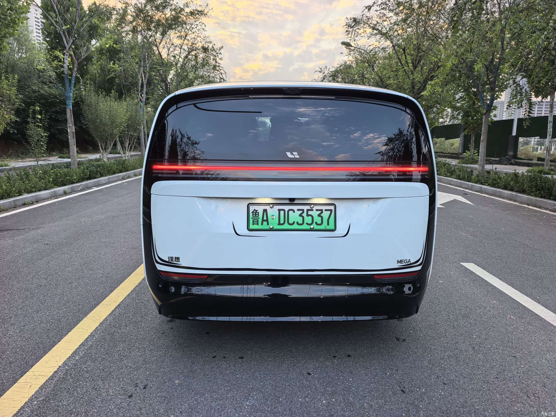 Li Auto MEGA, 2025 6