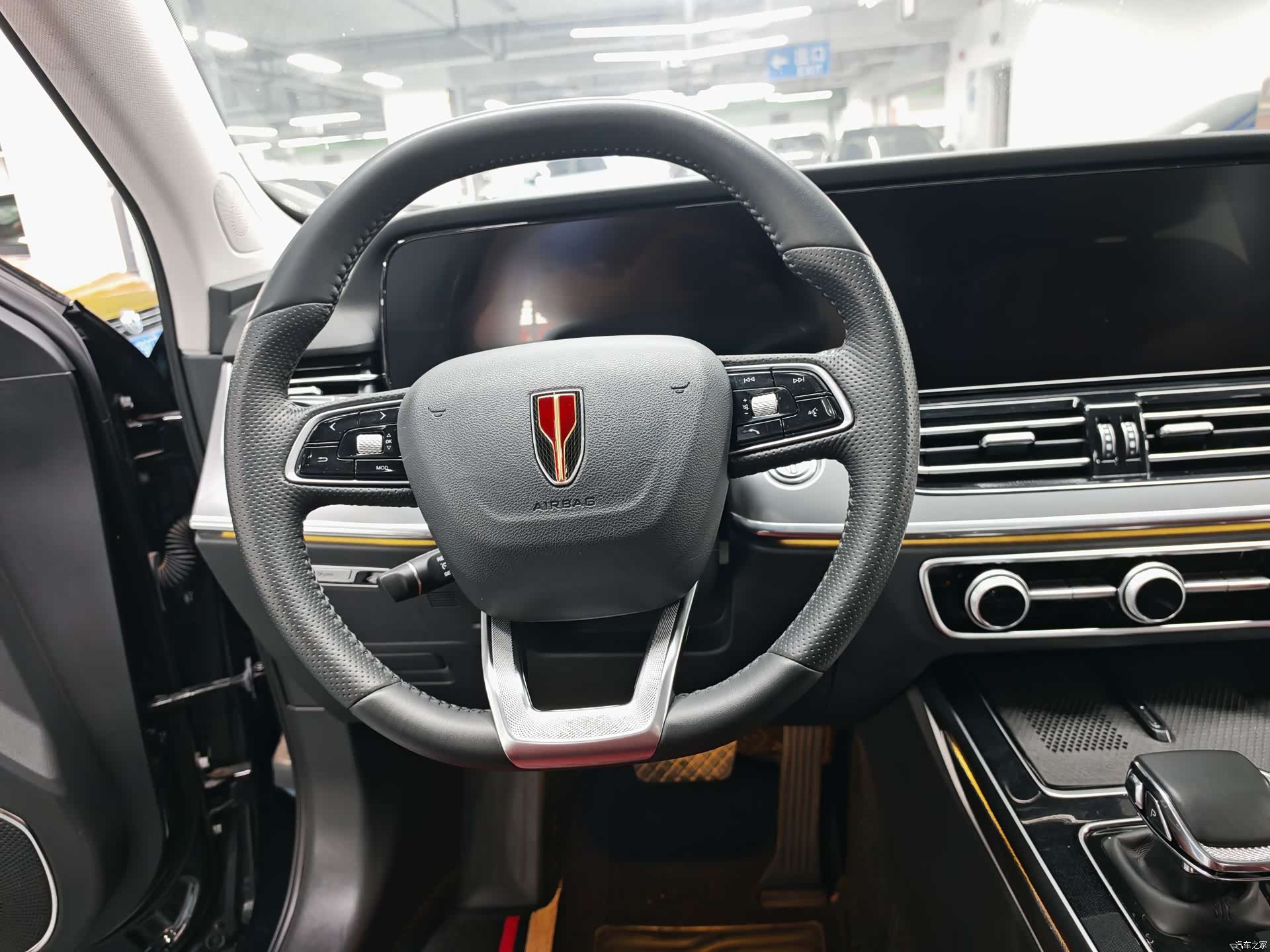 Hongqi HS5, 2024 11