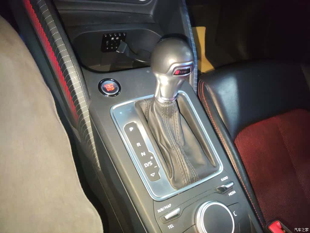 Audi Q2L, 2018 14
