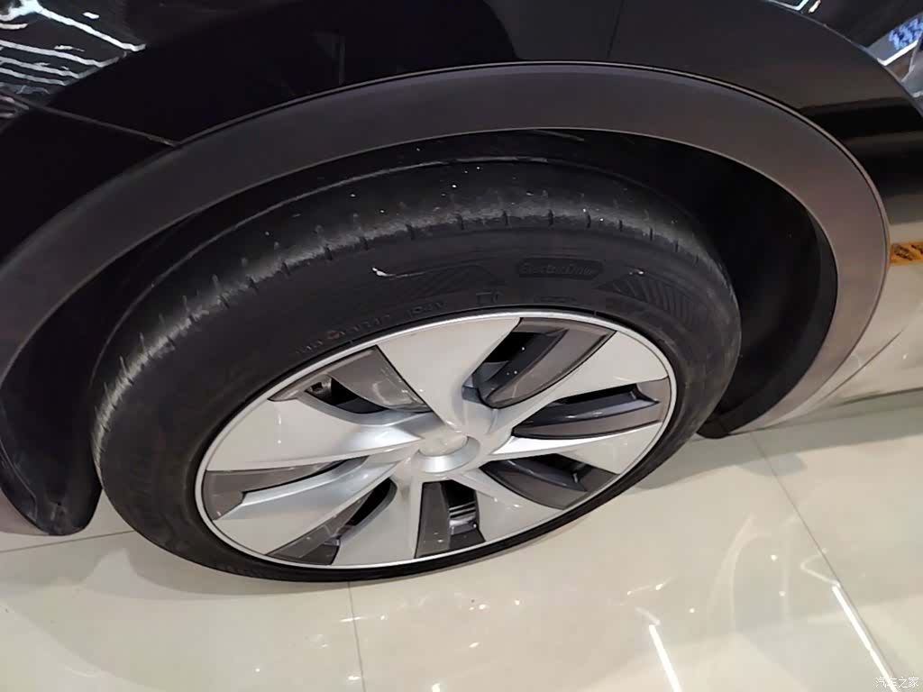 Tesla Model Y, 2023 23