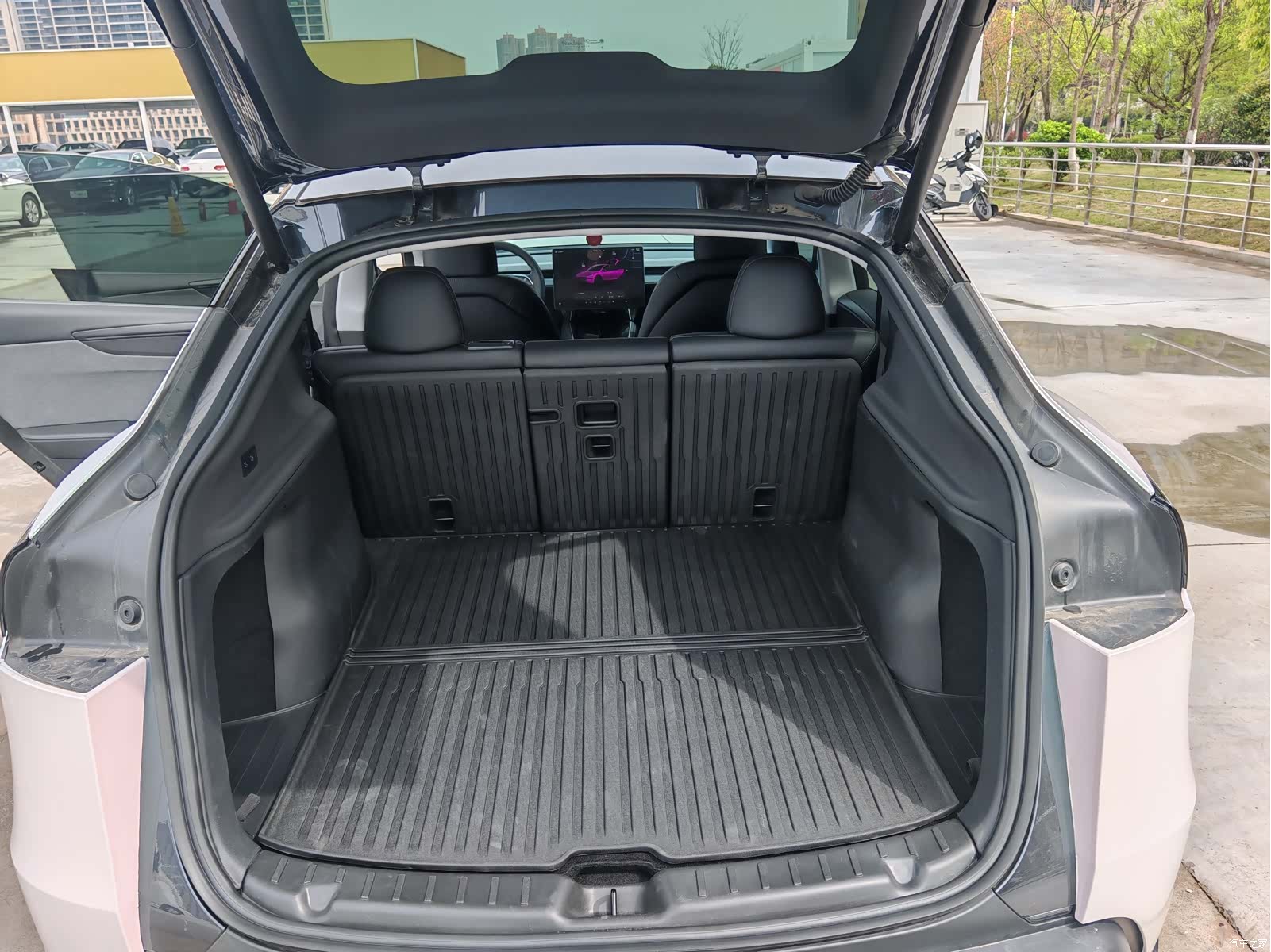 Tesla Model Y, 2025 13