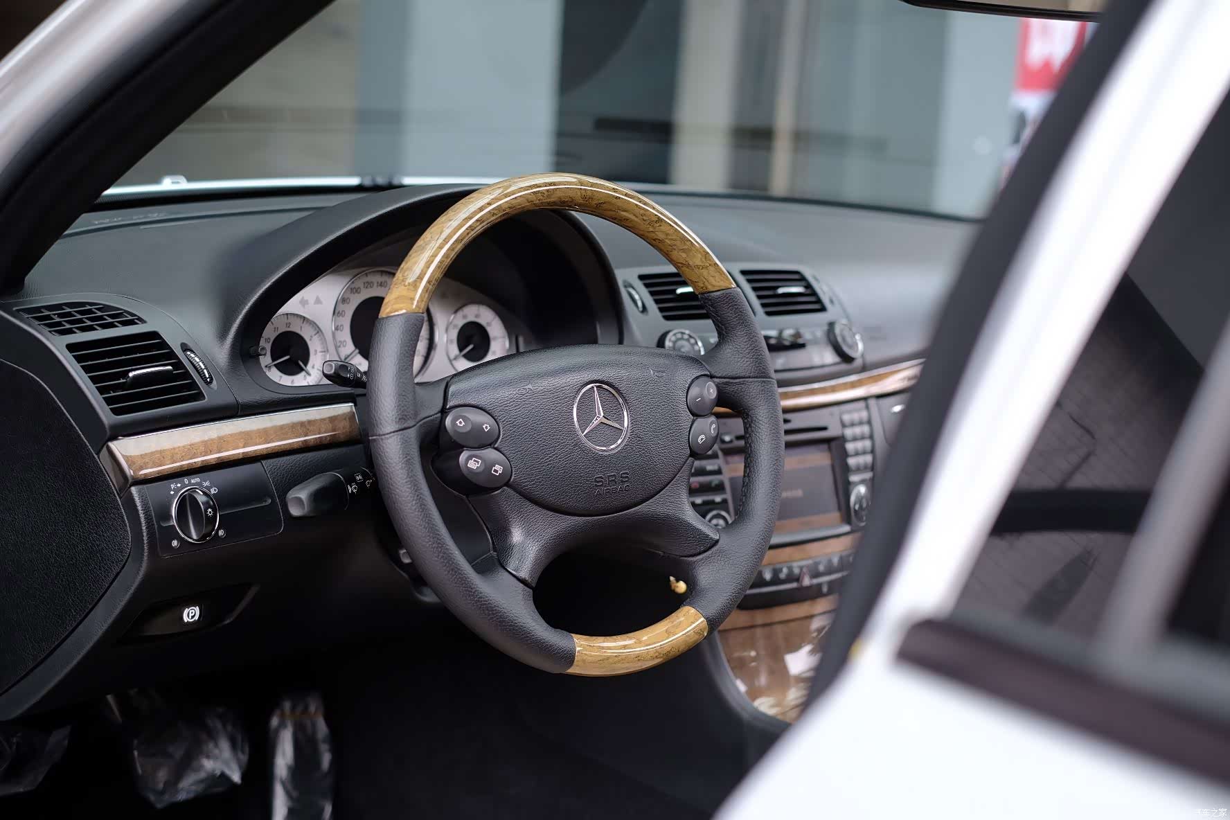 Mercedes-Benz E-Class, 2009 32