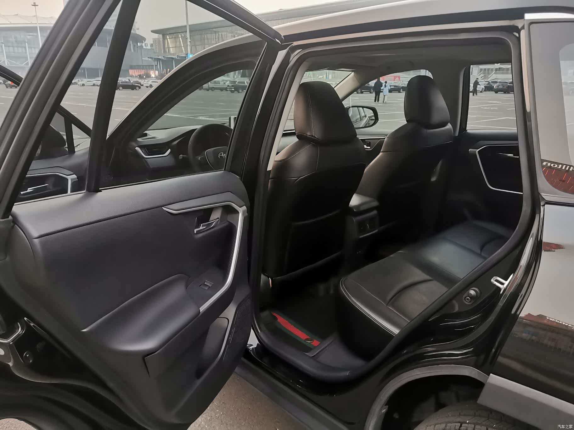 Toyota RAV4, 2022 8