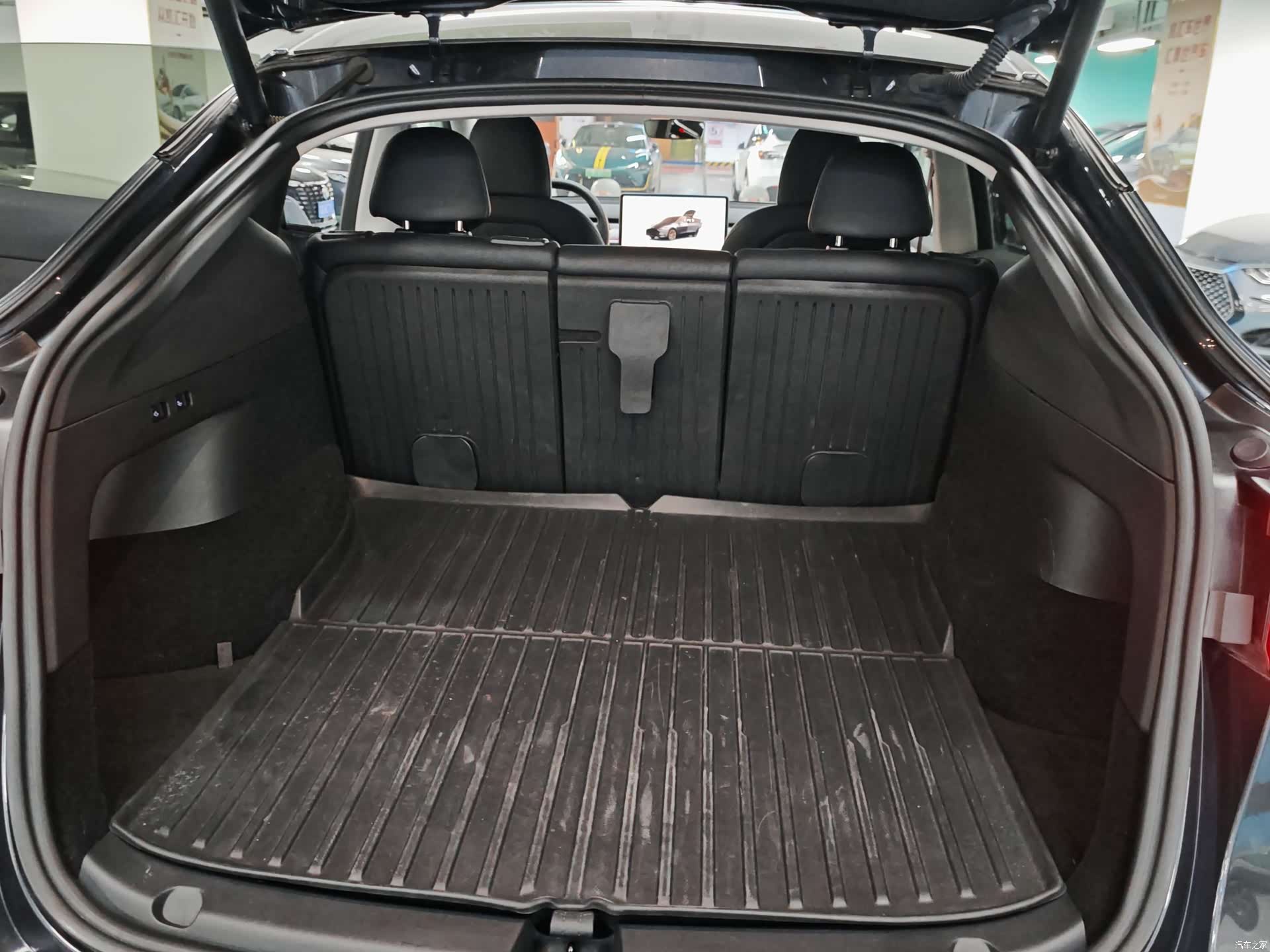 Tesla Model Y, 2024 4