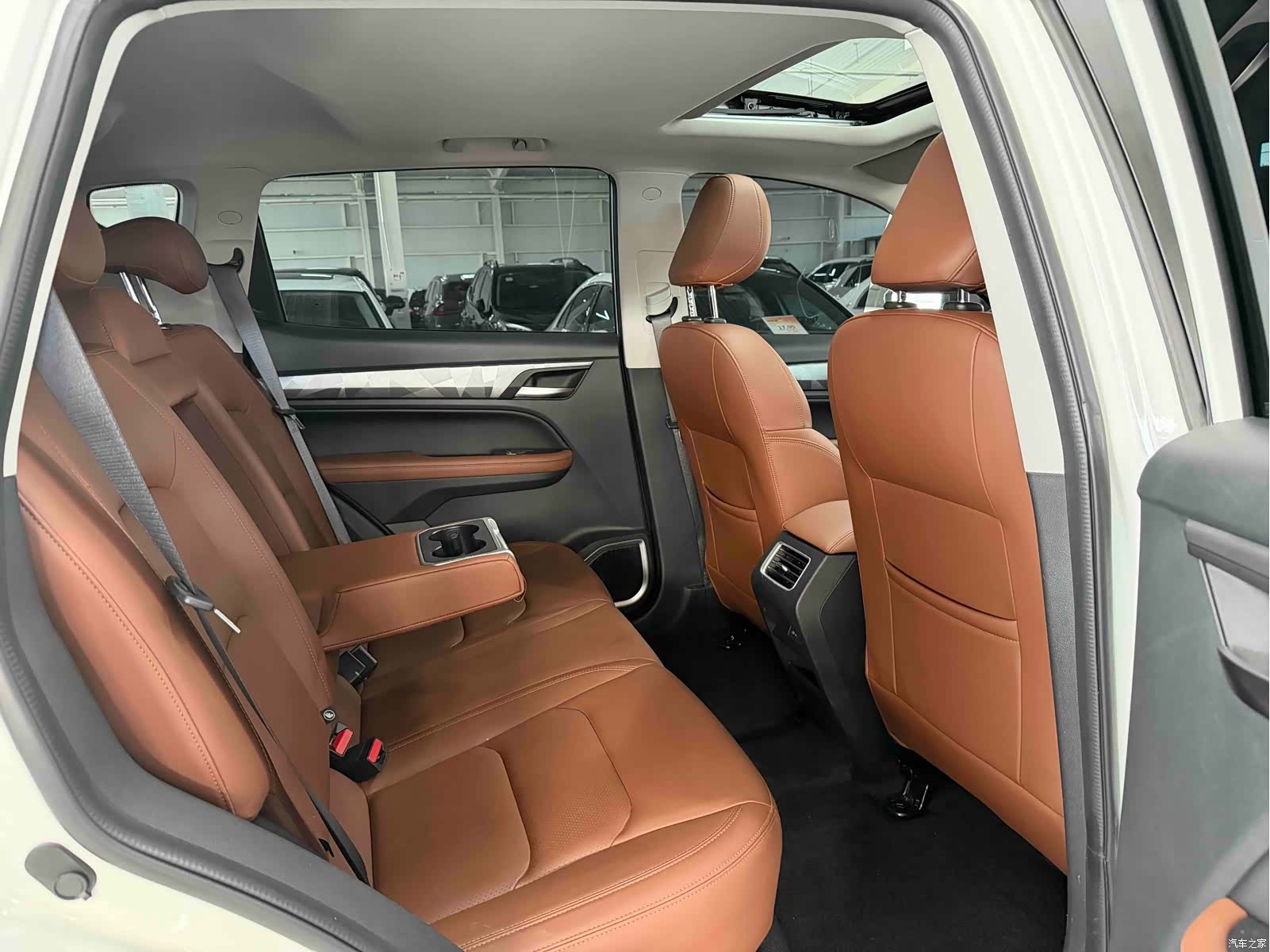 Geely X6, 2024 15