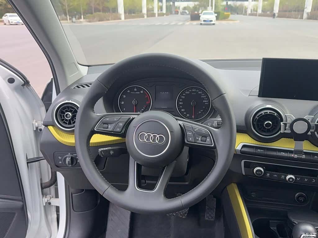 Audi Q2L, 2019 3